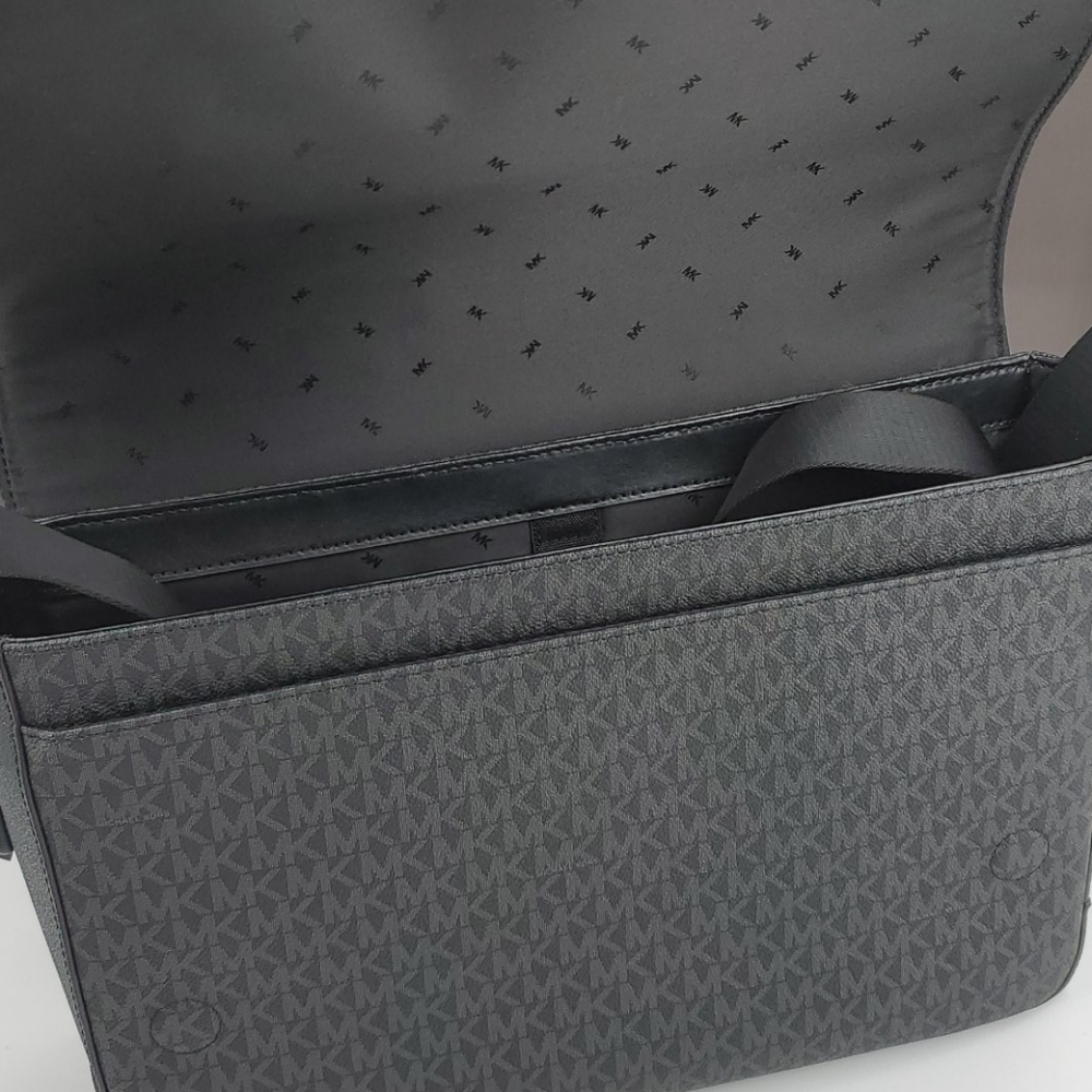 🆕️ Michael Kors Cooper Messenger Laptop Crossover - Picture 5 of 6